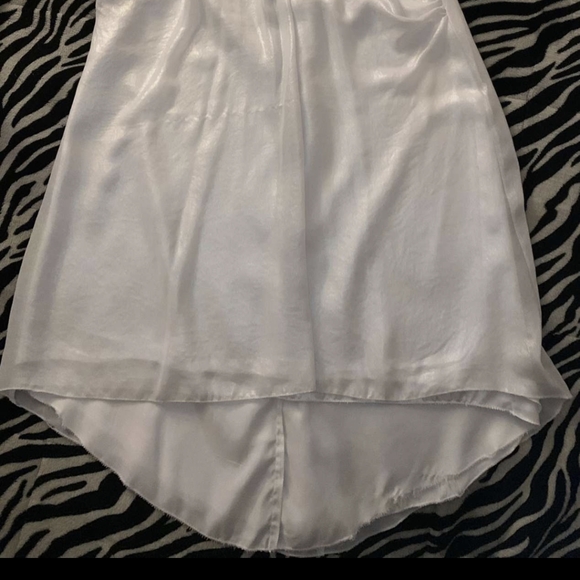 Sleeveless white dress - Picture 2 of 2